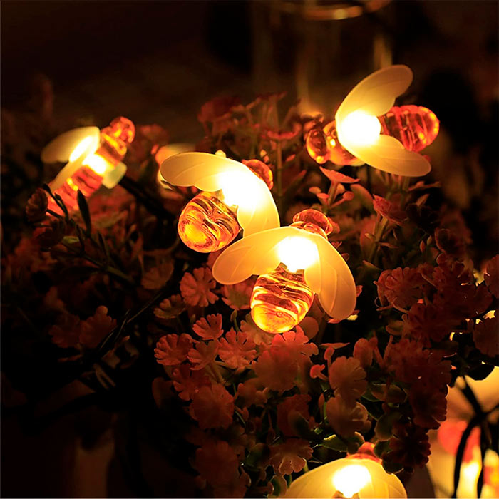 Cute solar lamp with 30 LED lights in the shape of bees!