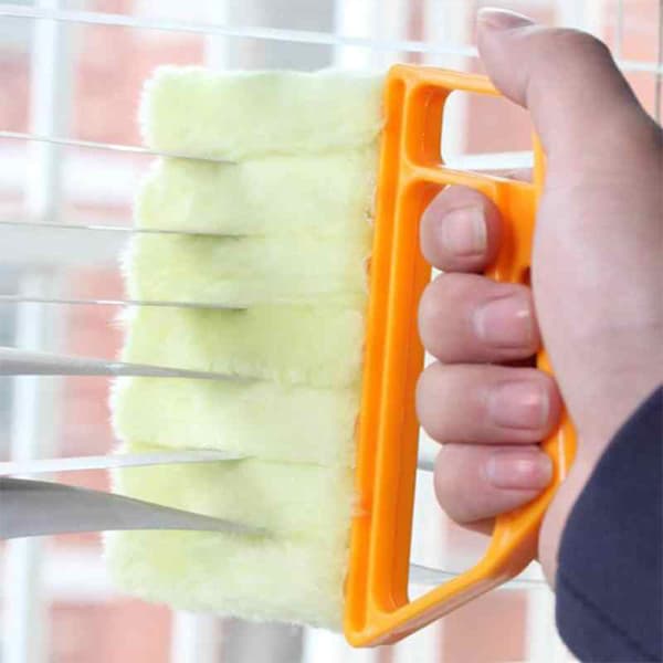 BlindsBrush, the innovative microfibre tool for cleaning blinds 2x faster on both sides at the same time - Image 3