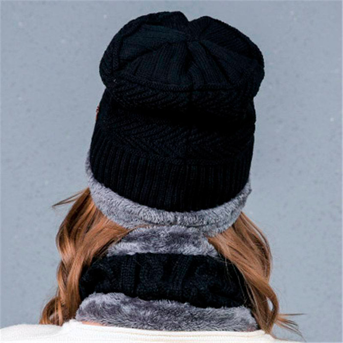 The set is a universal size and therefore suitable for everyone - men and women!