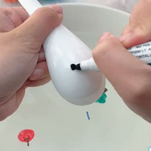 FloatPens, magic markers that draw cute little pictures floating on water - video