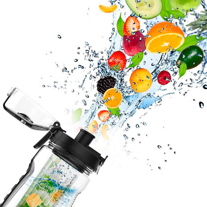 The water bottle has an infuser where you put your favourite fruit or herbs!