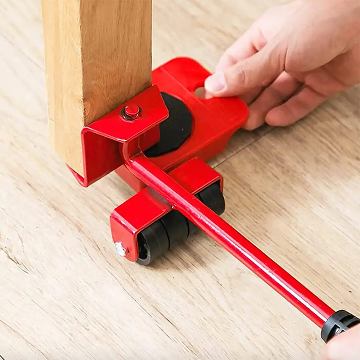 Includes sturdy wheel chocks and lever for easy lifting!