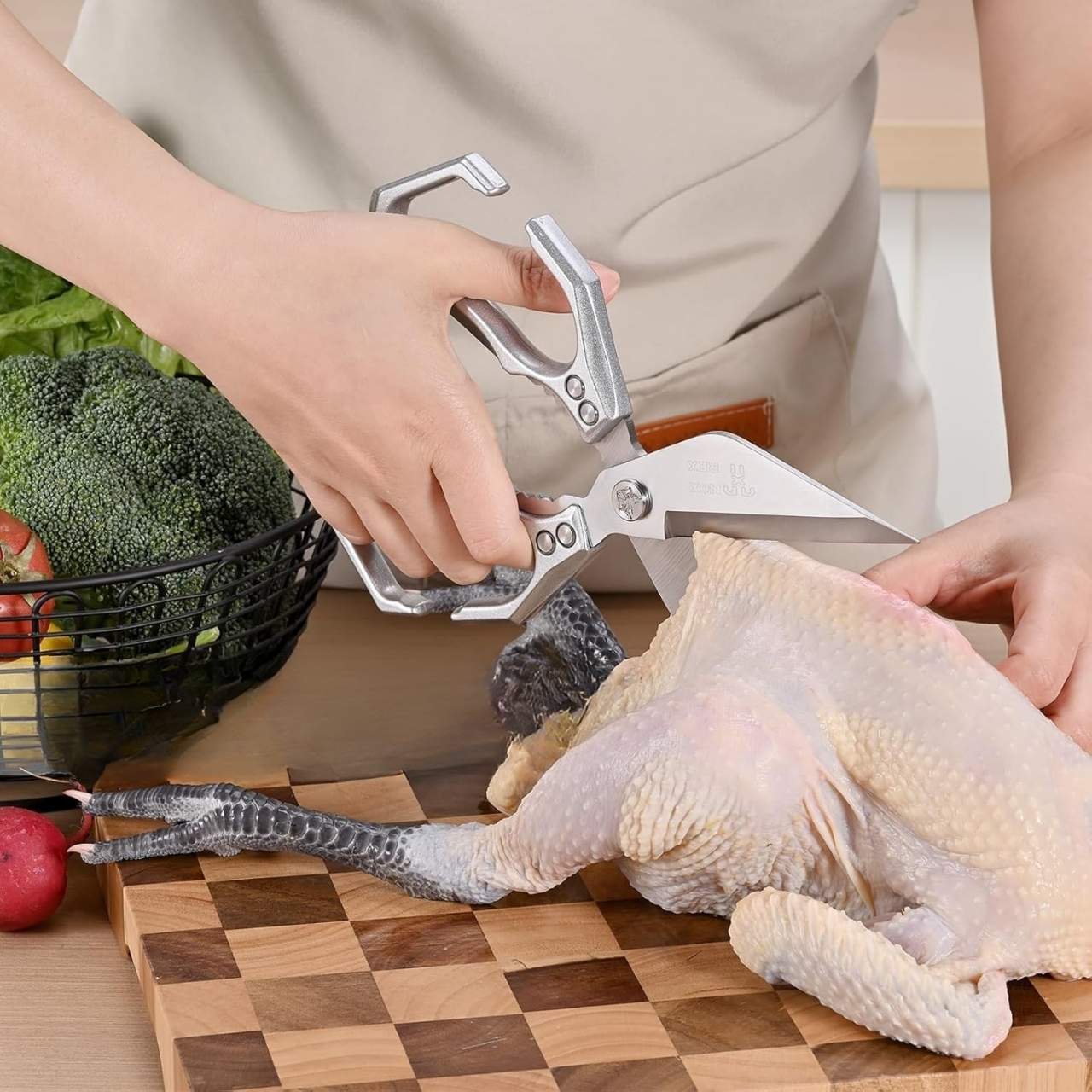 One gadget instead of several kitchen tools