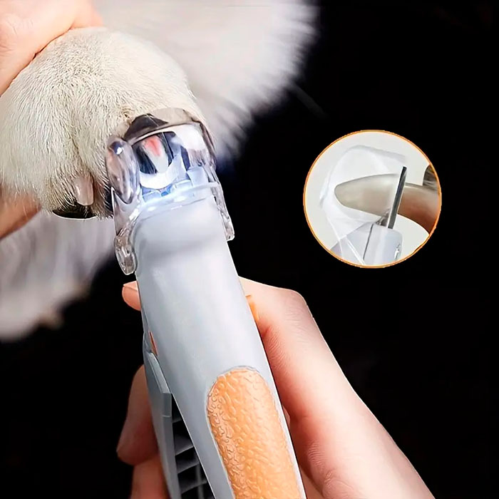 PawGloTrim, claw clipper with LED light - Image 3