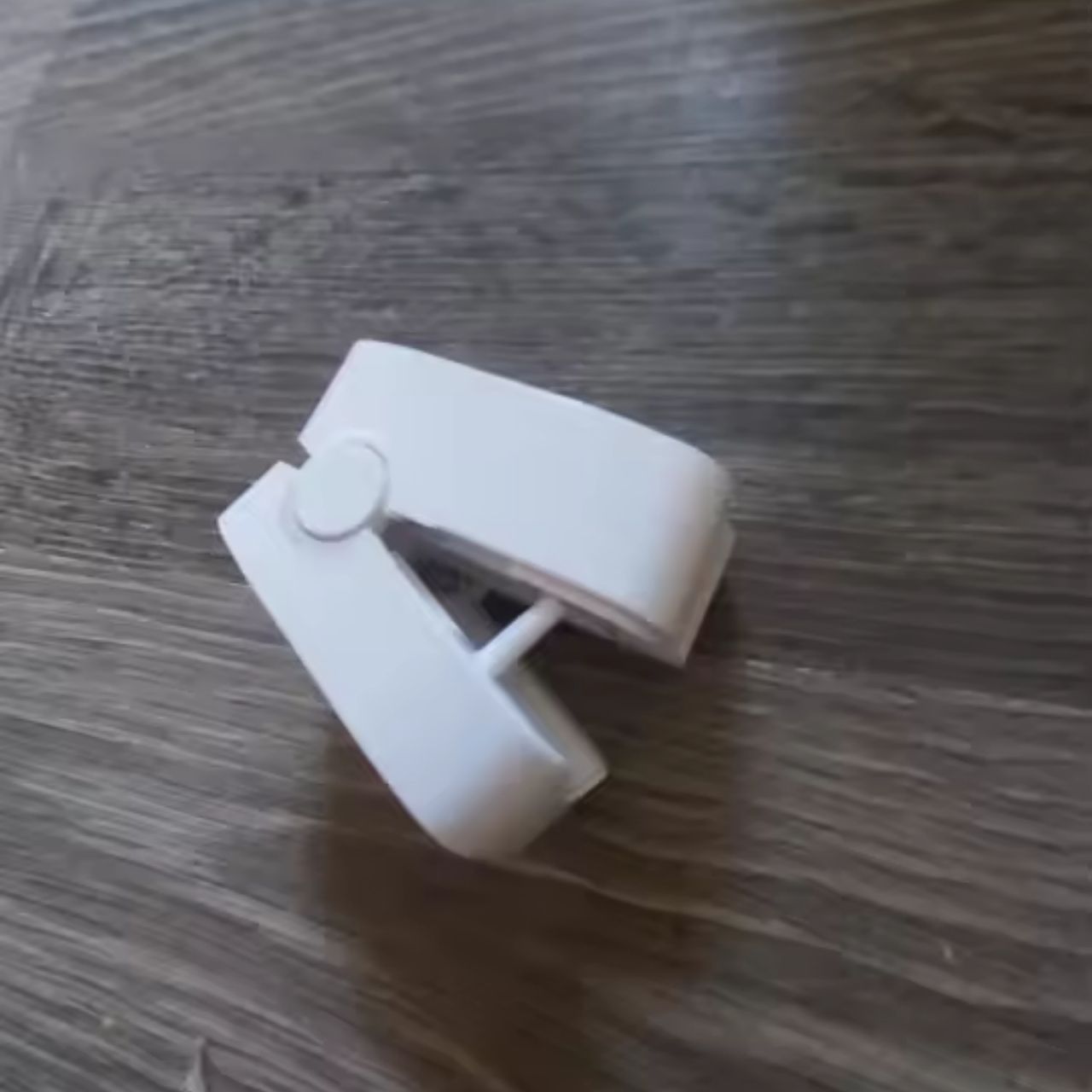 RepairNail, a laser nail care device - Image 10