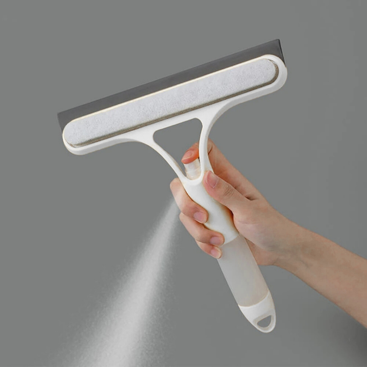One tool, three results - clean, wipe and dry glass in a few strokes without the need for multiple tools or extra cloths.