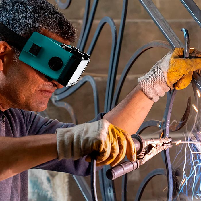 The goggles are adjustable in size (56 - 66 cm), so they fit different head sizes!
