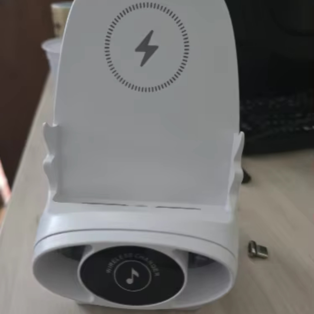 WirelessCharger, a wireless fast charger and phone holder in one - Image 10